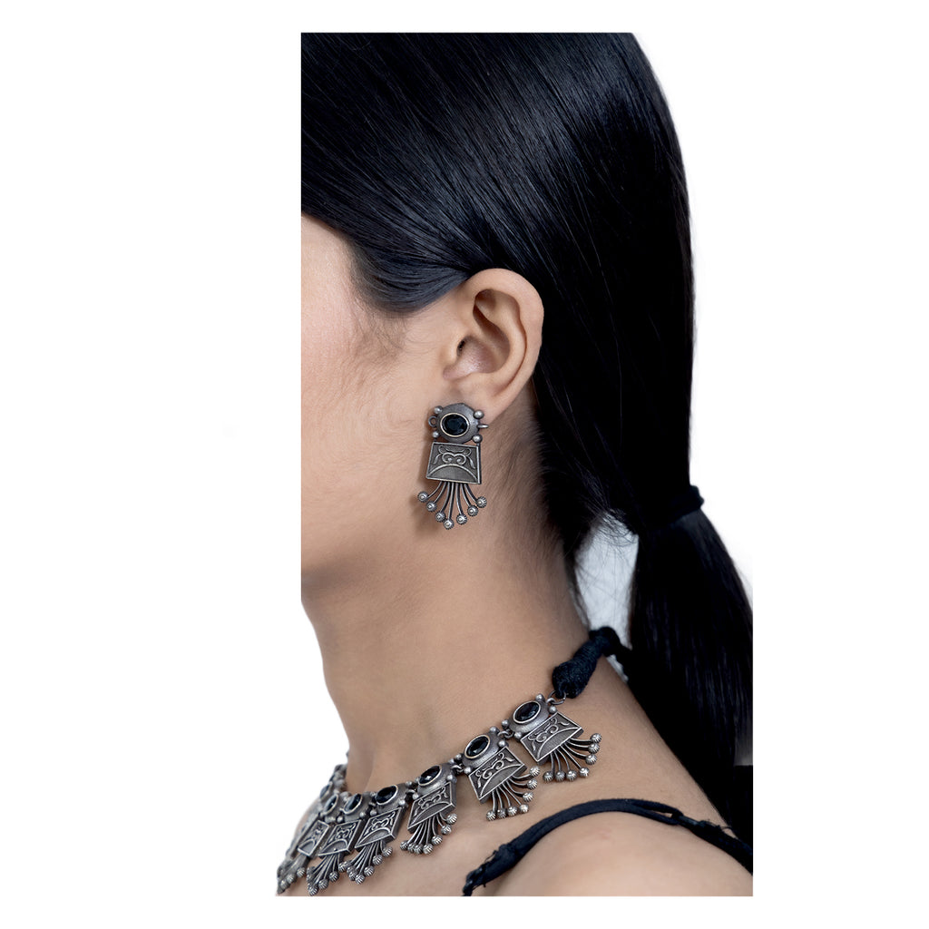 Buy Karatcart Metal Kundan Golden Black plastic Metal Necklace with Earrings  and Maang Tikka For Women Online at Best Prices in India - JioMart.